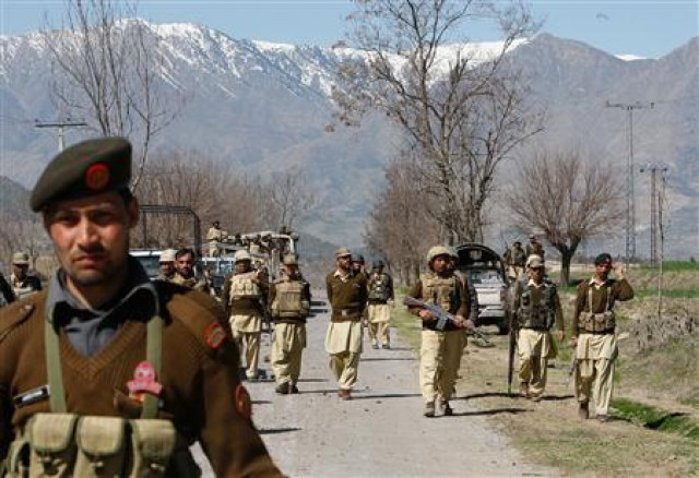 pakistani army troops patrol in inayat kalay in the bajaur tribal region on the afghan border february 28 2009 photo reuters pakistani army troops patrol in inayat kalay in the bajaur tribal region on the afghan border february 28 2009 photo reuters