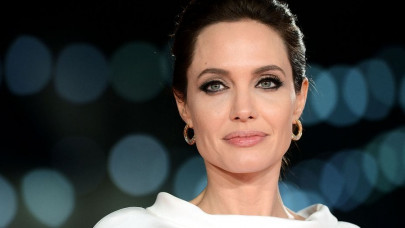 angelina jolie proves she is no regular mother angelina jolie proves she is no regular mother