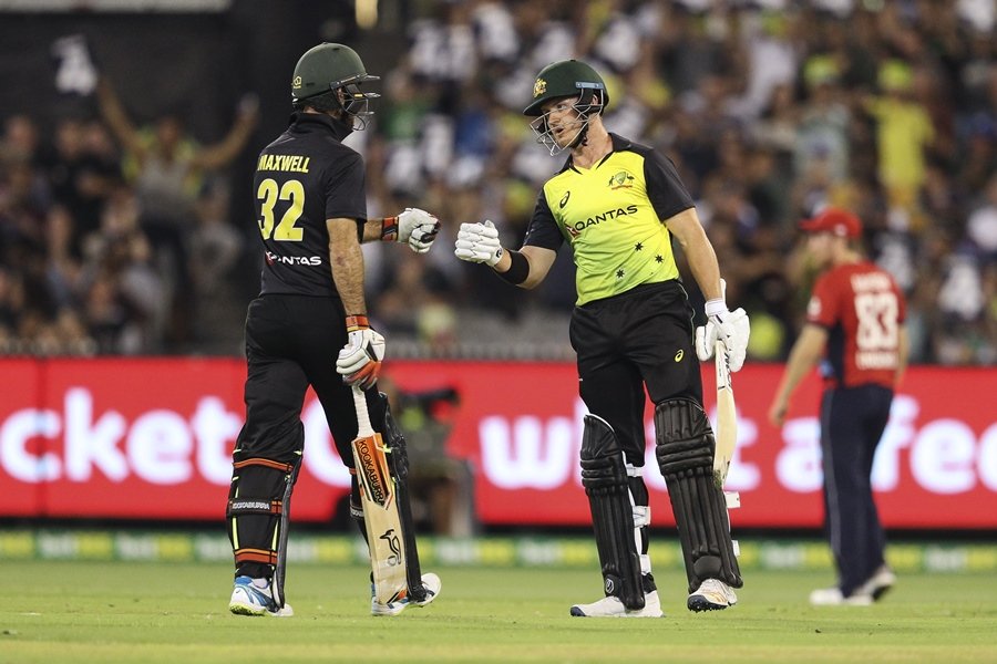 australia 039 s glen maxwell l and d 039 arcy short congratulate one another during the twenty20 international tri series cricket match between england and australia at the mcg in melbourne on february 10 2018 photo afp