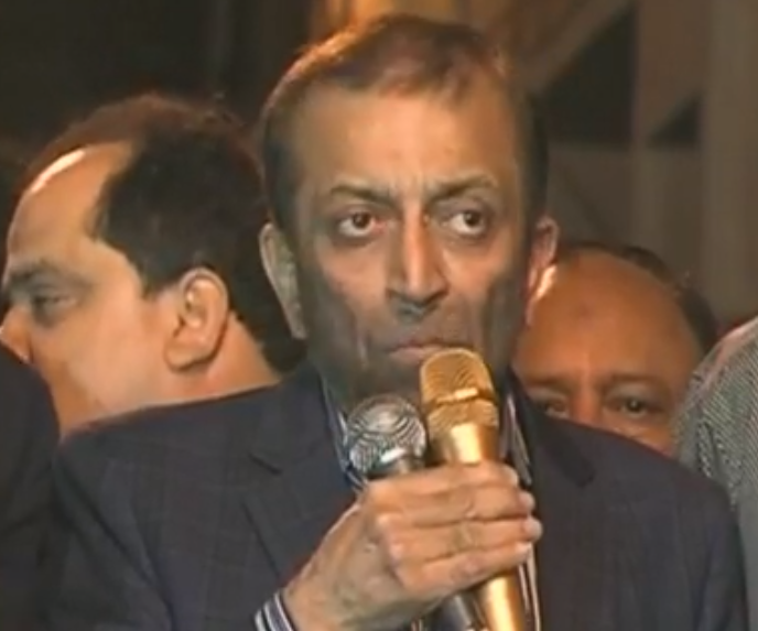 mqm p chief farooq sattar addresses media in karachi photo express news screen grab