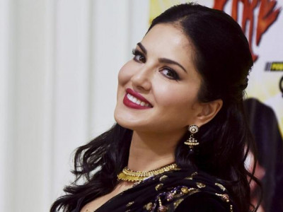 police complaint filed against sunny leone police complaint filed against sunny leone