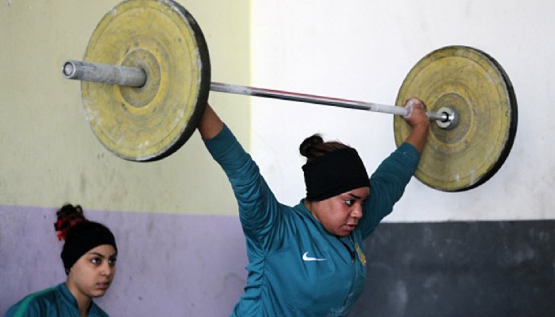 iraqi weightlifter khadeeja ismal abdullah trains on january 18 2018 at a club in sadr city east of baghdad photo afp