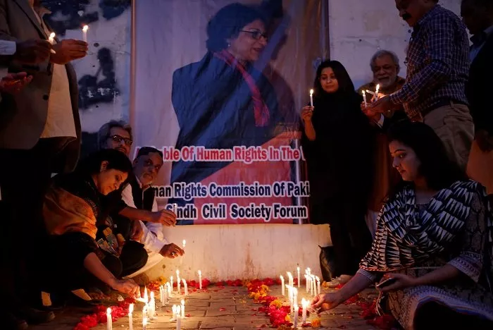 civil society members lighting candles at a vigil organised in memory of human rights activist and lawyer asma jahangir outside the karachi press club photo reuters civil society members lighting candles at a vigil organised in memory of human rights activist and lawyer asma jahangir outside the karachi press club photo reuters