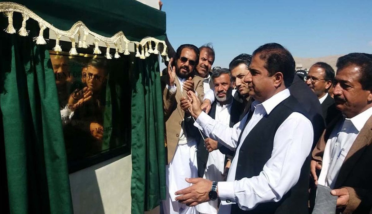 chief justice of balochistan high court justice noor mohammad mukanzai unveils the plaque of judicial complex photo express