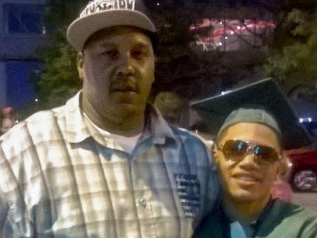 terrill thomas left stands with his 20 year old son also named terrill at the son 039 s high school graduation in 2014 the father died in april 2016 while in milwaukee county jail photo courtesy usatoday thomas family terrill thomas left stands with his 20 year old son also named terrill at the son 039 s high school graduation in 2014 the father died in april 2016 while in milwaukee county jail photo courtesy usatoday thomas family