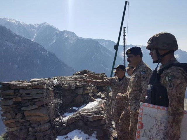 lt gen raza visited forward troops at neelum valley appreciates operational preparedness of troops photo ispr lt gen raza visited forward troops at neelum valley appreciates operational preparedness of troops photo ispr