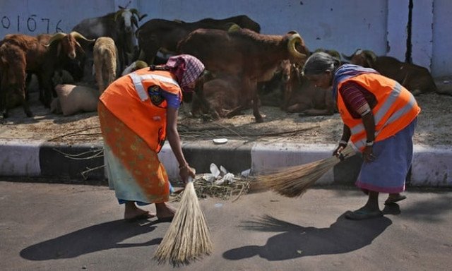 indian minister pictured urinating on wall amid bjp drive to end public defecation indian minister pictured urinating on wall amid bjp drive to end public defecation