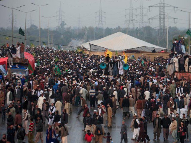 members of the tehreek e labaik pakistan gather during a sit in in rawalpindi november 17 2017 photo reuters