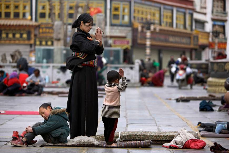 tibetans pray outside jokhang monastery ahead of tibetan new year 039 s day in lhasa photo reuters