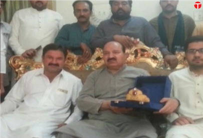 maryam welcomed with 55 gramme gold crown in sheikhupura maryam welcomed with 55 gramme gold crown in sheikhupura