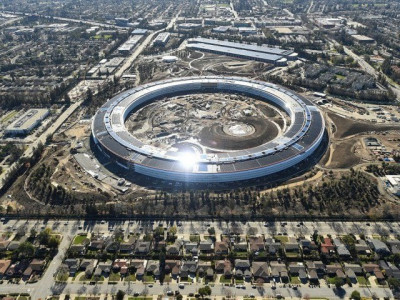 apple employees keep running into glass walls at new campus apple employees keep running into glass walls at new campus