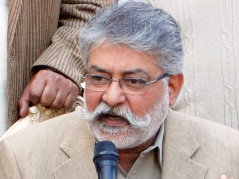 pir pagara alleges pml n and ppp tacitly supporting each other