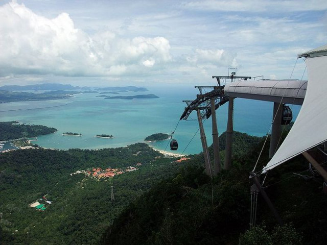 a technical problem trapped 50 people in the cable car as well as stranding at least 800 visitors photo skycab a technical problem trapped 50 people in the cable car as well as stranding at least 800 visitors photo skycab