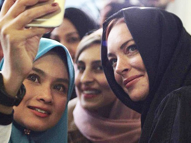 Lindsay Lohan once again sparks rumours of converting to Islam