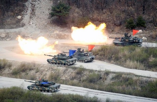 south korean army k1a1 and us army m1a2 tanks fire live rounds during a us south korea joint live fire military exercise at a training field near the demilitarized zone separating the two koreas in pocheon south korea april 21 2017 photo reuters