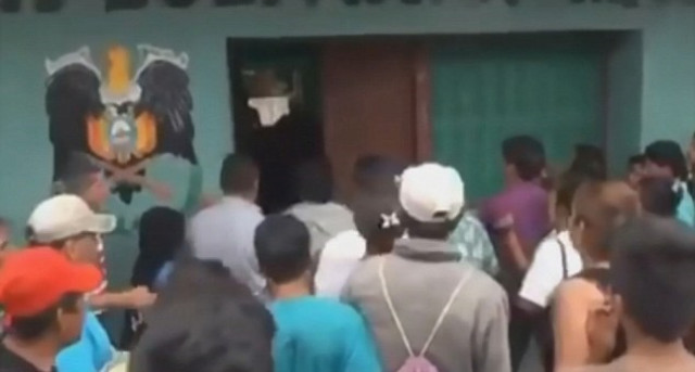 harrowing video footage shows the gang forcing the bars of the jail open photo courtesy cen harrowing video footage shows the gang forcing the bars of the jail open photo courtesy cen