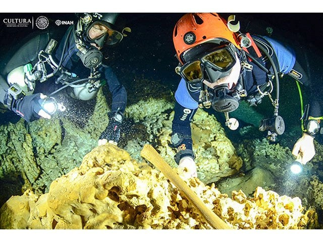 this image shows divers at the underwater burial site photo courtesy cen inah this image shows divers at the underwater burial site photo courtesy cen inah