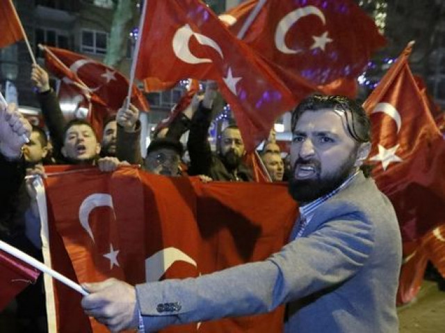 demonstrators gather to welcome the turkish family minister fatma betul sayan kaya who decided to travel to rotterdam by land after turkish foreign minister mevlut cavusoglu 039 s flight was barred from landing by the dutch government in rotterdam netherlands march 11 2017 photo reuters demonstrators gather to welcome the turkish family minister fatma betul sayan kaya who decided to travel to rotterdam by land after turkish foreign minister mevlut cavusoglu 039 s flight was barred from landing by the dutch government in rotterdam netherlands march 11 2017 photo reuters