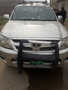 three injured as bomb rips through govt official s car in peshawar three injured as bomb rips through govt official s car in peshawar