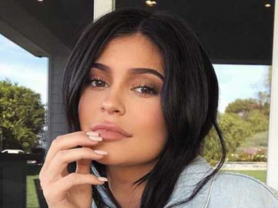 snapchat loses over 1 billion after kylie jenner s tweet snapchat loses over 1 billion after kylie jenner s tweet