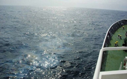 japan confirms oil from wrecked tanker hitting its beaches