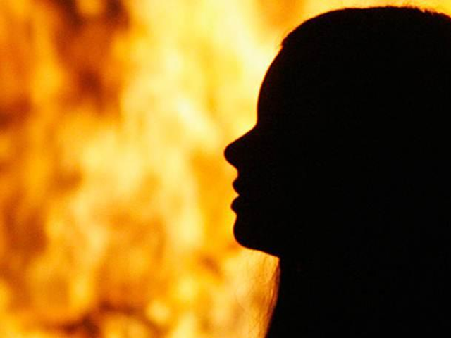 teenage girl burnt alive in india