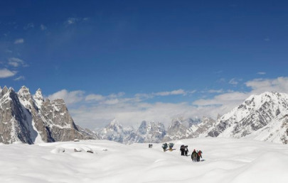 mountaineer attempts risky winter scaling of k2 mountaineer attempts risky winter scaling of k2