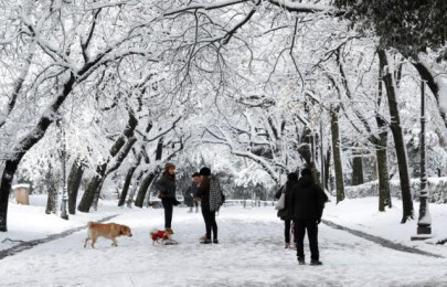 rare snow storm disrupts flights shuts down schools in rome rare snow storm disrupts flights shuts down schools in rome