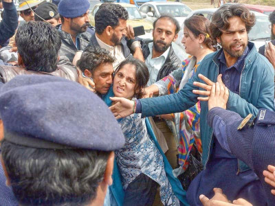 protest raided police manhandle contractual teachers demanding salaries
