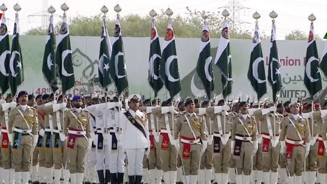 pakistan showcases military might