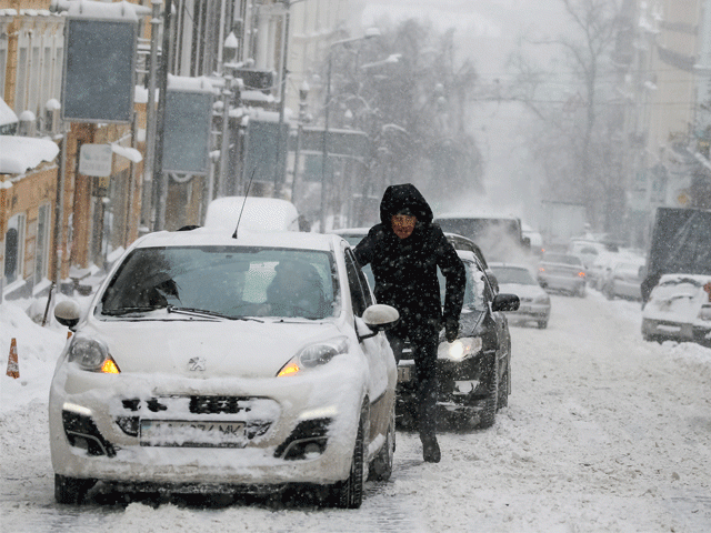 hundreds of people were trapped in their cars overnight photo reuters hundreds of people were trapped in their cars overnight photo reuters
