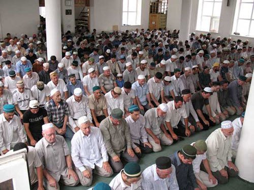 muslims praying in russia 039 s north caucasus photo courtesy asianews com