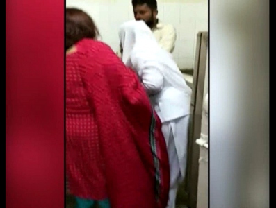 nurses beat up ward boy for harassing trainee in faisalabad nurses beat up ward boy for harassing trainee in faisalabad