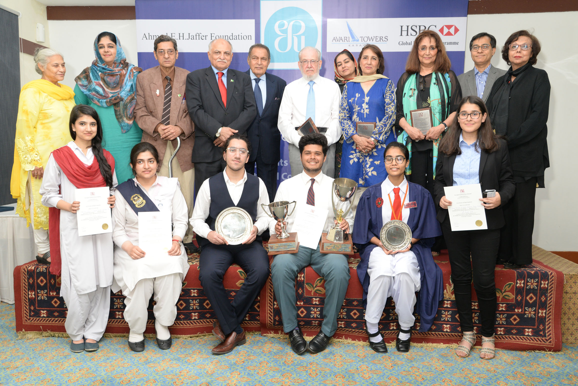 winner danyal shahab sarki of karachi grammar school first runner up syed muhammad shahmeer ali of lahore grammar school defence lahore second runner up zehra shabbir khan of mama parsi girls secondary school karachi and three other participants arooj and safa from islamabad and dua e zainab from lgs photo esup