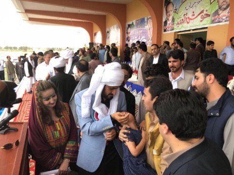 cm bizenjo administers polio drops to a child under the age of five at a famous cultural festival in sibi photo twitter pakfightspolio