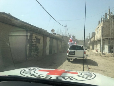 aid convoy on way to syria s eastern ghouta red cross