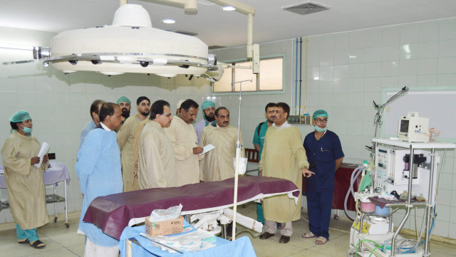 health secretary saleh mohammad nasir inspects bolan medical centre 039 s operation theatre photo file health secretary saleh mohammad nasir inspects bolan medical centre 039 s operation theatre photo file