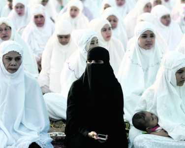 indonesian islamic university bans burqas on campus