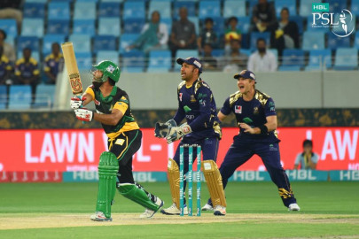 quetta gladiators down multan sultans in thriller