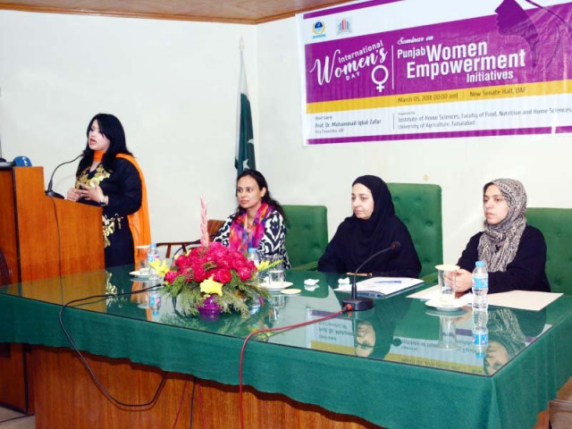 dr binish sarwar addresses the seminar at uaf photo uaf dr binish sarwar addresses the seminar at uaf photo uaf