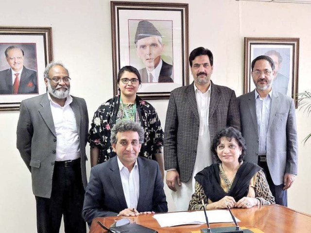 nchd director general samina waqar and arc deputy chief of party daud saqlain after signing an agreement photo app nchd director general samina waqar and arc deputy chief of party daud saqlain after signing an agreement photo app