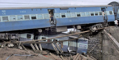 five pak iran goods train bogies derail near chagai five pak iran goods train bogies derail near chagai