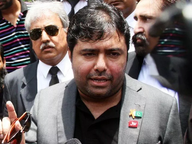 axact ceo shoaib ahmed sheikh talks to media outside the sindh high court on monday may 25 2016 photo express file axact ceo shoaib ahmed sheikh talks to media outside the sindh high court on monday may 25 2016 photo express file