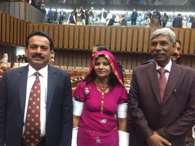 pakistan s first dalit senator krishna kohli honoured in islamabad