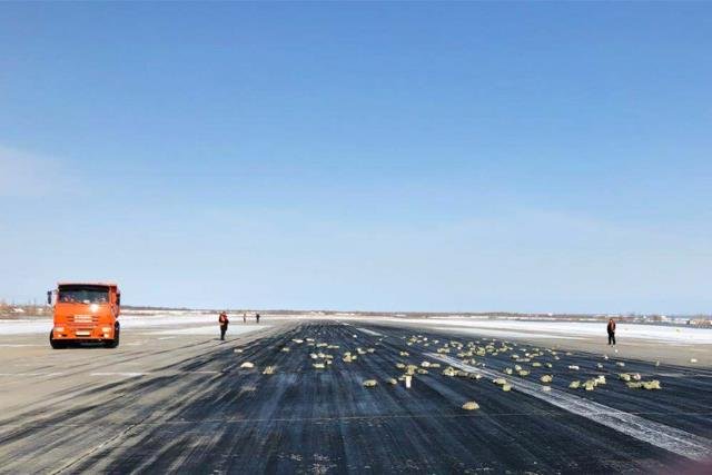 an 12 plane was carrying 8 3 tonnes of gold and other precious metals photo courtesy twitter imp navigator