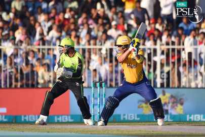 ton up kamran akmal leads peshawar to psl3 playoffs
