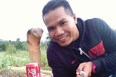 malaysia snake whisperer dies after cobra bite