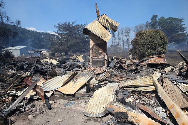 a house thats has been destroyed by a bushfire can be seen near the town of cobden located south west of melbourne in australia march 18 2018 photo reuters