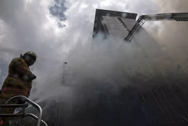 responders sent a helicopter to rescue people trapped on the roof while crews battled to evacuate from lower floors photo afp responders sent a helicopter to rescue people trapped on the roof while crews battled to evacuate from lower floors photo afp
