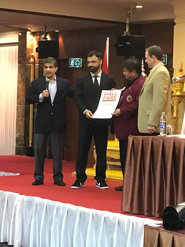 one pakistani to another pakistani american martial artist zulfi ahmad presented the award to bashir ahmed in bangkok photo courtesy bashir ahmed